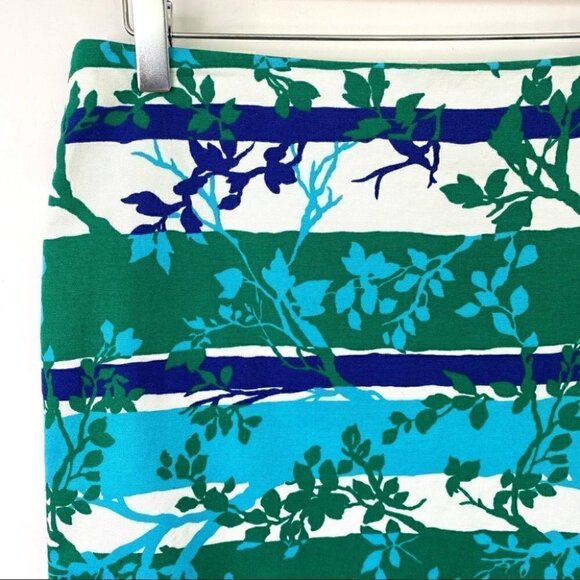 Talbots pencil skirt, midi length in a stretch cotton, floral print, lined - Picture 2 of 8